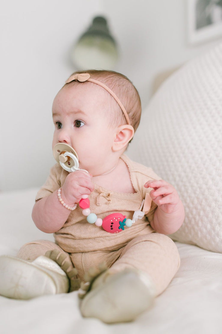 Loulou Lollipop Darling Pacifier Clip | Strawberry